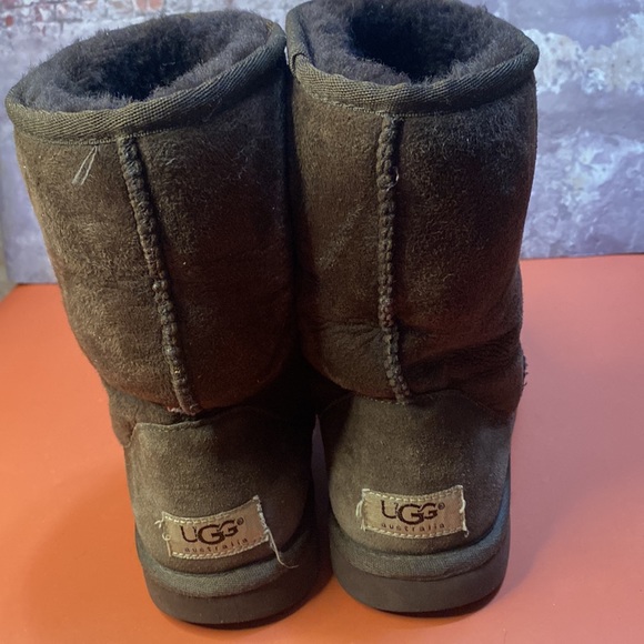 Ugg boots SZ 6 - Picture 3 of 6